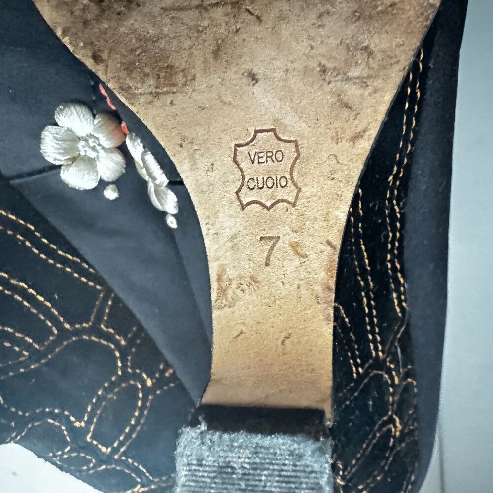 Vintage Sam Edelman Black Suede Wedge Floral Embroidered Heels 7 - Picture 10 of 11